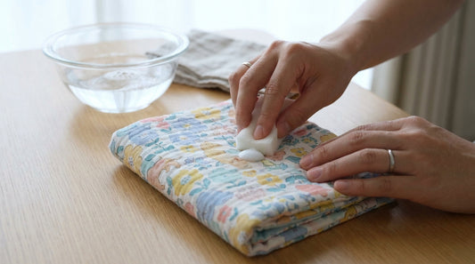 Comment entretenir et laver un livre en tissu ?