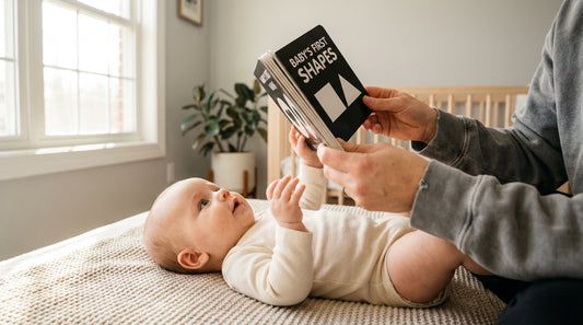 Pourquoi choisir un imagier noir et blanc pour l'éveil de bébé ?