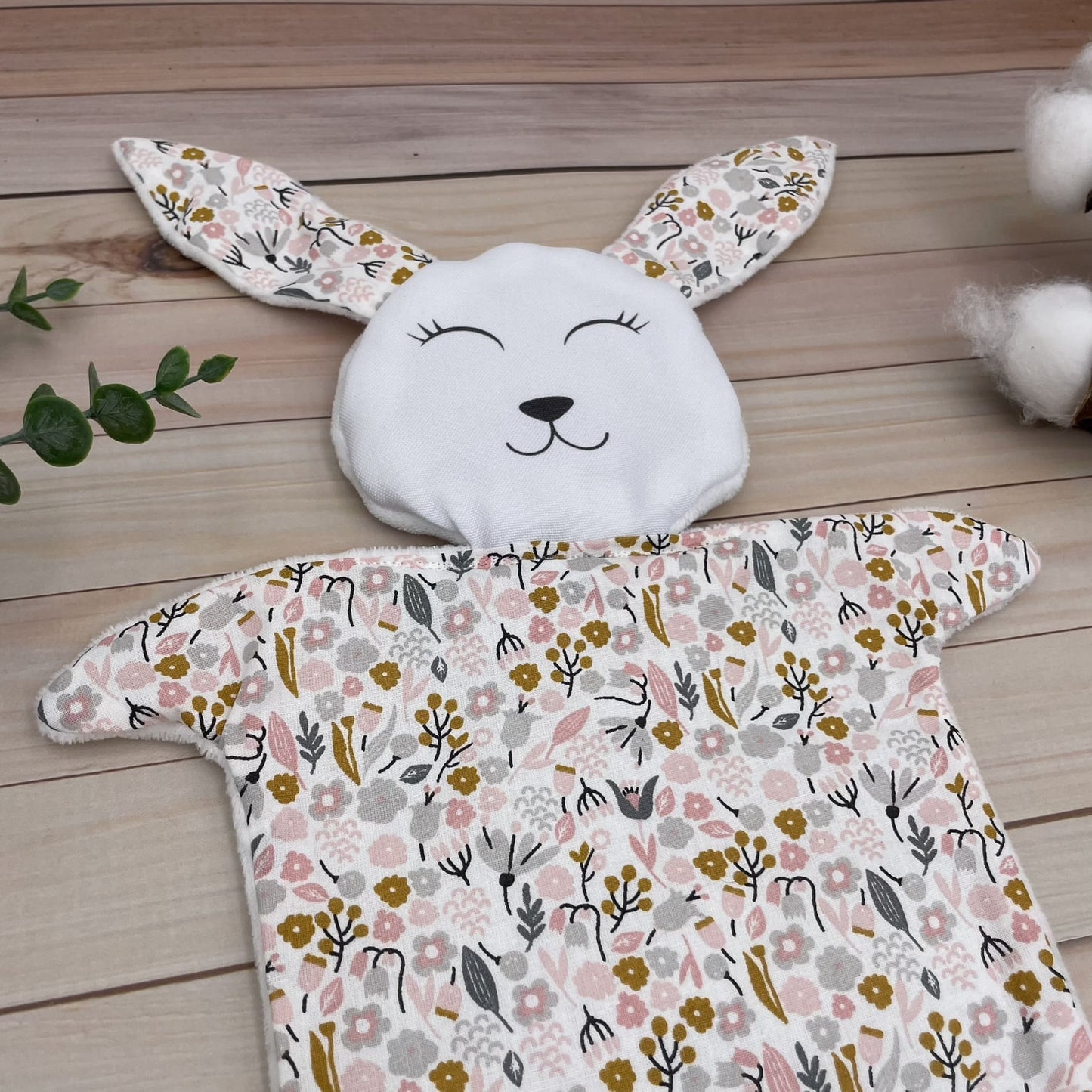 Doudou Lapin tissu Fleurs Rose, gris et or